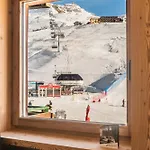 Apartment Hellochalet Trackside House - Ski-in Ski-out On The Cretaz Slopes *
