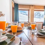 Hellochalet Trackside House - Ski-in Ski-out On The Cretaz Slopes *