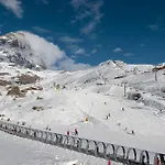 Apartment Hellochalet Trackside House - Ski-in Ski-out On The Cretaz Slopes
