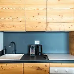Апартаменти Hellochalet Trackside House - Ski-in Ski-out On The Cretaz Slopes Брей-Червінія