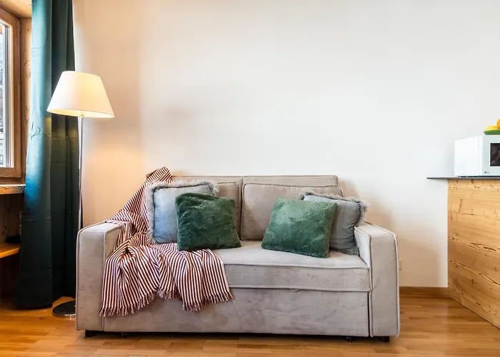 Апартаменти Hellochalet Trackside House - Ski-in Ski-out On The Cretaz Slopes *